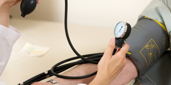 葵訪問看護ステーションナースによる血圧測定