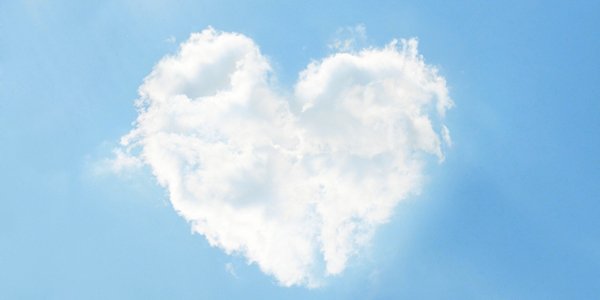 葵訪問看護ステーションの心のような愛に満ちたハート形の雲
